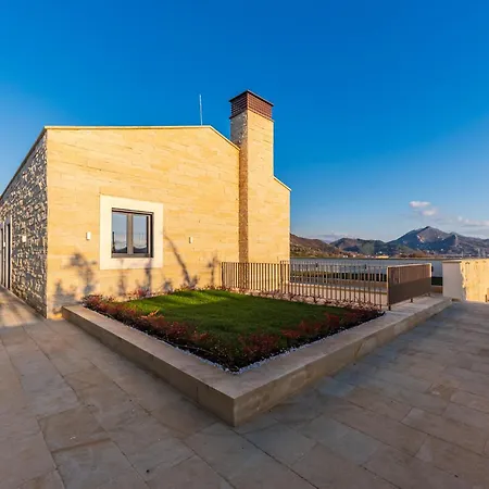 빌라 Jerina Mansion By Pikhost